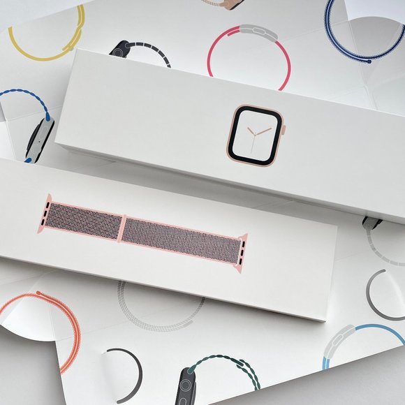 Apple Watch Series 4, Gold Aluminum Case 44mm - Picture 2 of 15